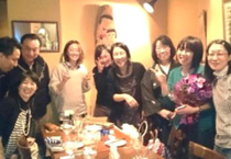 皆でワイワイ食事